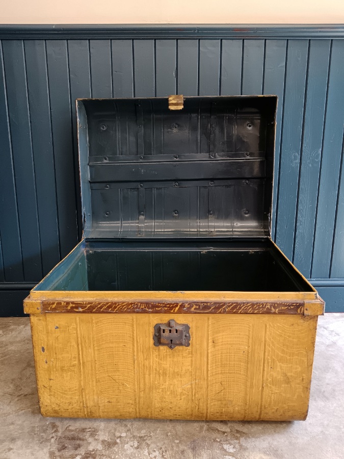 Large Antique Faux-Wood Paint Effect Steamer Trunk (12).jpg